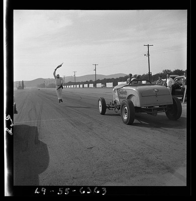 Photo:Drag Race Starting Line Hot Rod Flagman 1950s LOOK