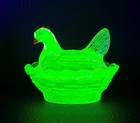 Boyd's Crystal Art Glass CHICK SALT #145 CITRUS 5-11-95 Hen on Nest Glows NOS HP — photo 1