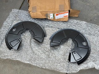 Genuine Land Rover Defender Disc Rear Brake Shield Pair LR017960 LR017961