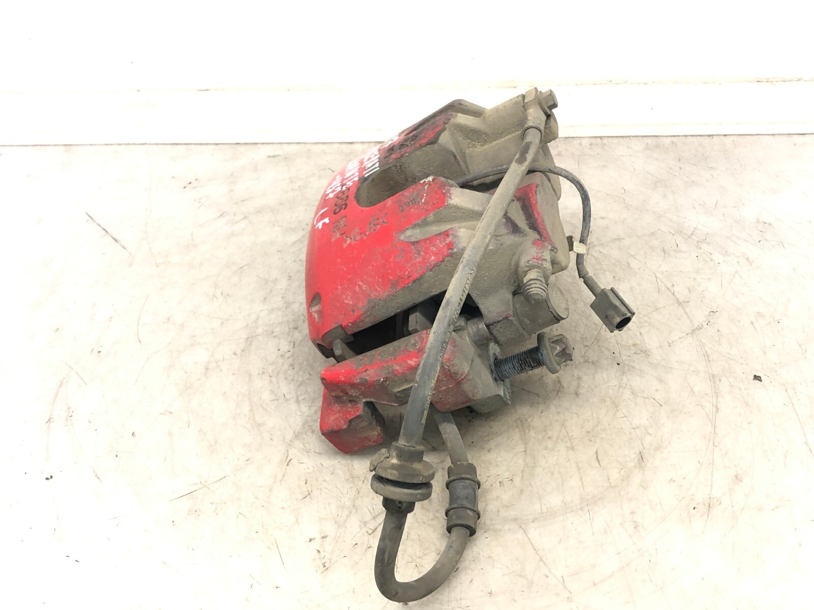 2017-2020 MASERATI LEVANTE 3.0L LEFT DRIVER FRONT BRAKE CALIPER W/ PADS OEM