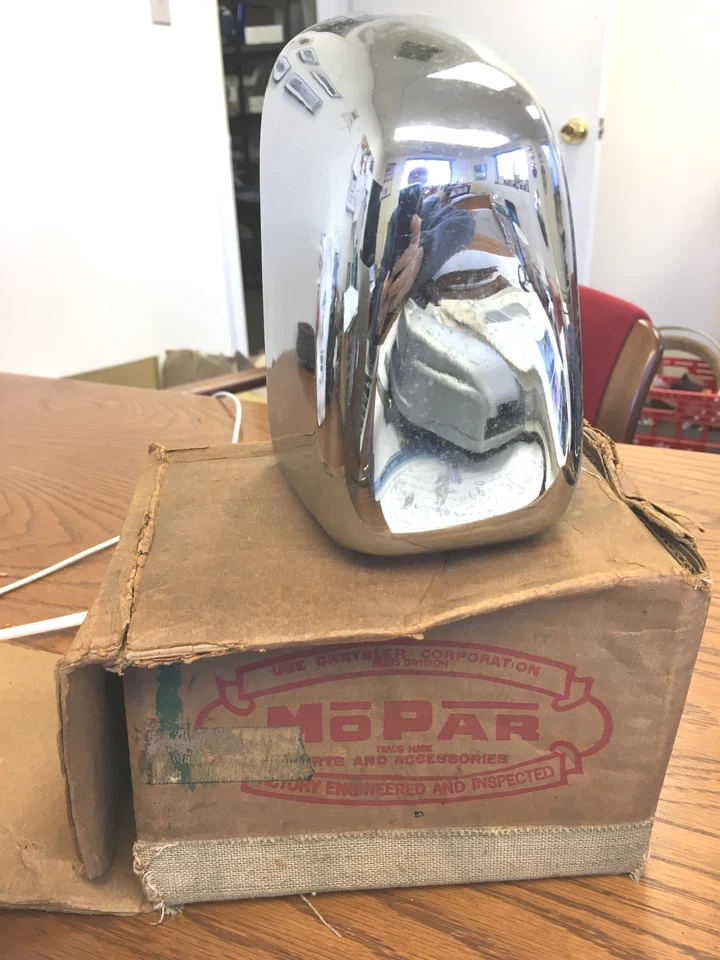 1950 Chrysler New Yorker Royal protetor de para-choque traseiro externo cromado 1319623 novo na caixa. - Imagem 3 de 4