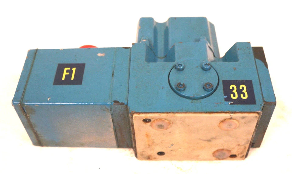USED MOOG J661-124 SERVO VALVE J661124 - Image 4 of 4