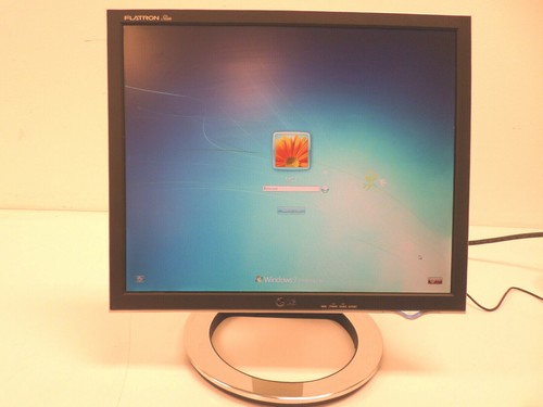 LG L1780Q Ultra Slim Innovations Flatron 17" LCD Monitor** Hard To Find** - Picture 3 of 12