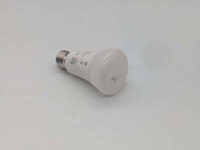 Philips Hue 800 White and Colour Ambiance Smart Glühbirne 800 9290024898A LESEN