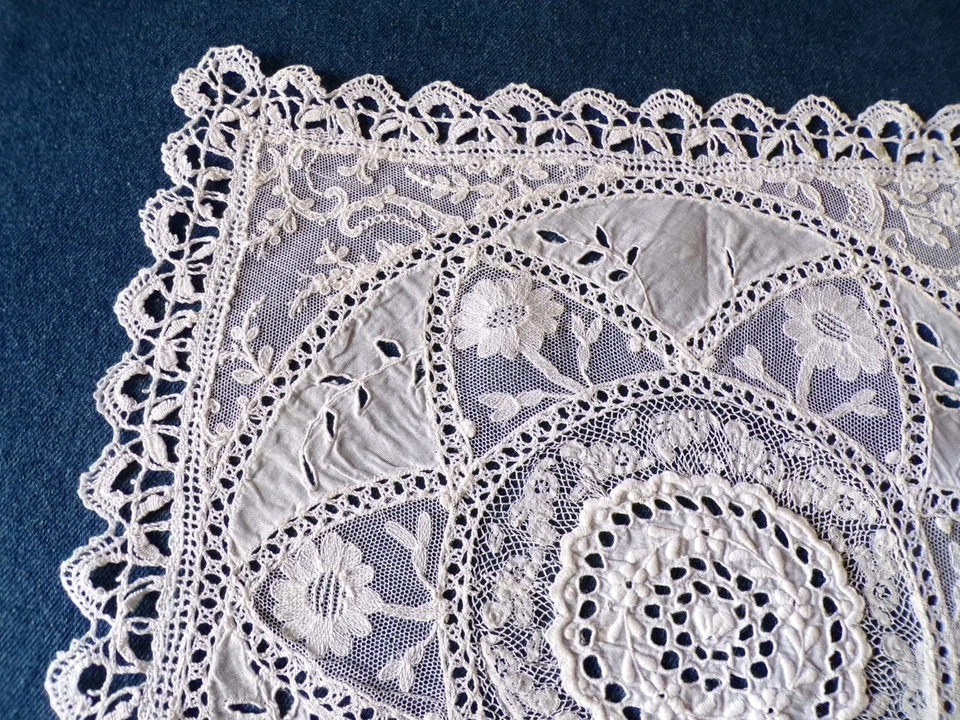 SUPERBE NAPPERON ANCIEN DENTELLE ET BRODERIE VERS 1900 - Photo 4/4