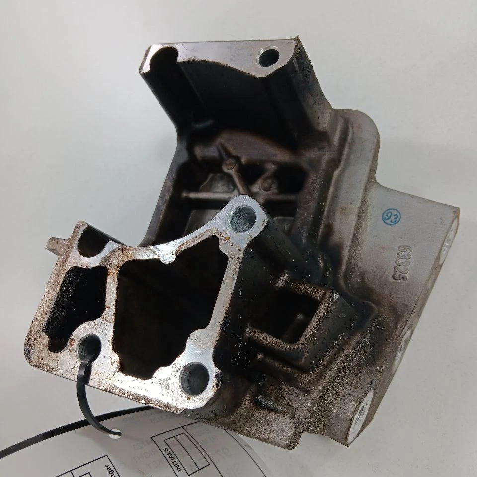 Soporte de montaje motor Fiat 500 pasajero derecho 2012 2013 2014 2015 Foto 2 de 4