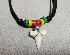 COLLANA UOMO CIONDOLO SURFISTA DENTE DI SQUALO IDEA REGALO SCUOLA SURF