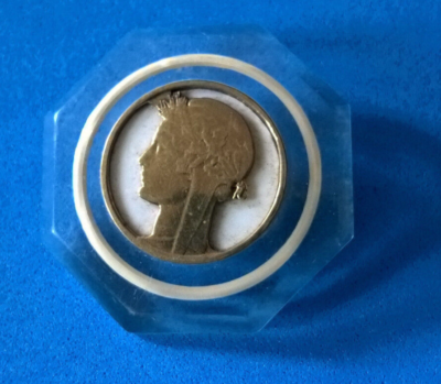 Broche Vintage En Lucite Style Art Déco - Occasion En Bon état D'usage