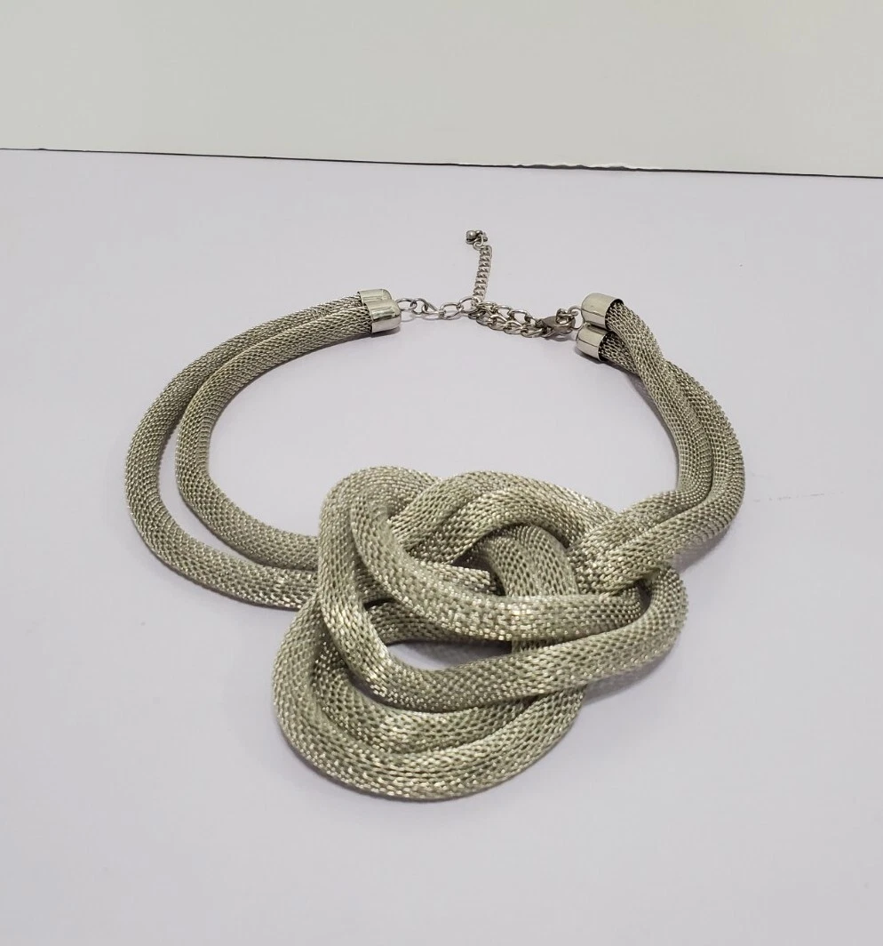 Rope knot shop necklace