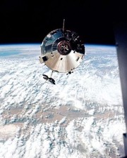 NASA APOLLO 9 COMMAND MODULE IN EARTH ORBIT 8x10 GLOSSY PHOTO PRINT