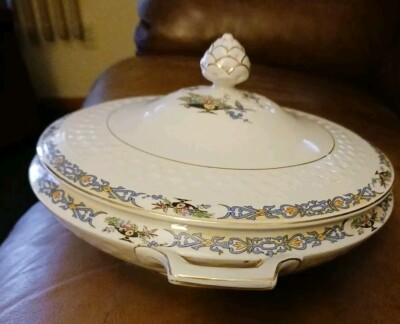 VTG JOHNSON BROS PORCELAIN LIDDED VEGETABLE CREAM SOUP TUREEN PINEAPPLE KNOB 