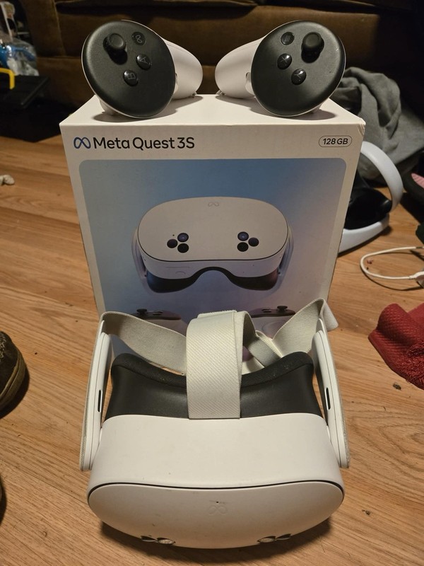 Meta Quest 3S 128GB Standalone VR Headset, White/Black, With Controllers