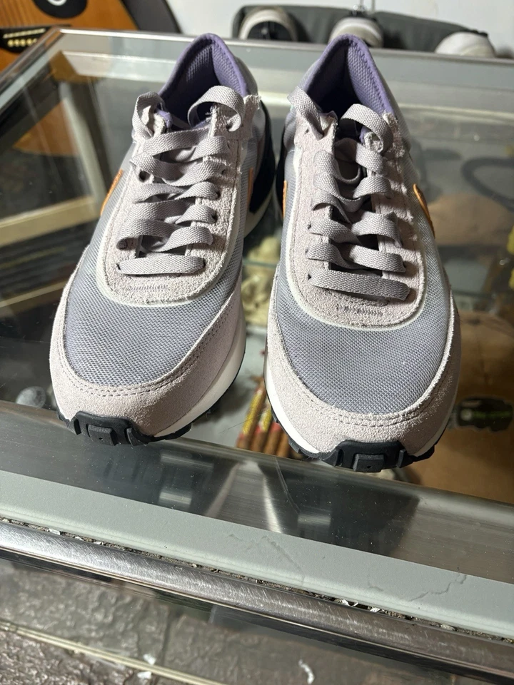 Nike Waffle One (GS) в «Summit White/Amethyst Ash-Off Noir», размер 4,5 - Изображение 3 из 4