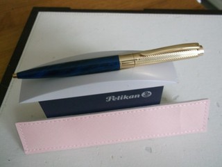 Pelikan Kugelschreiber Celebry K590 in Saphierblau.