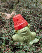 lustiger Frosch KERAMIK - Rosenkugel Handarbeit -DEKO hellgrün