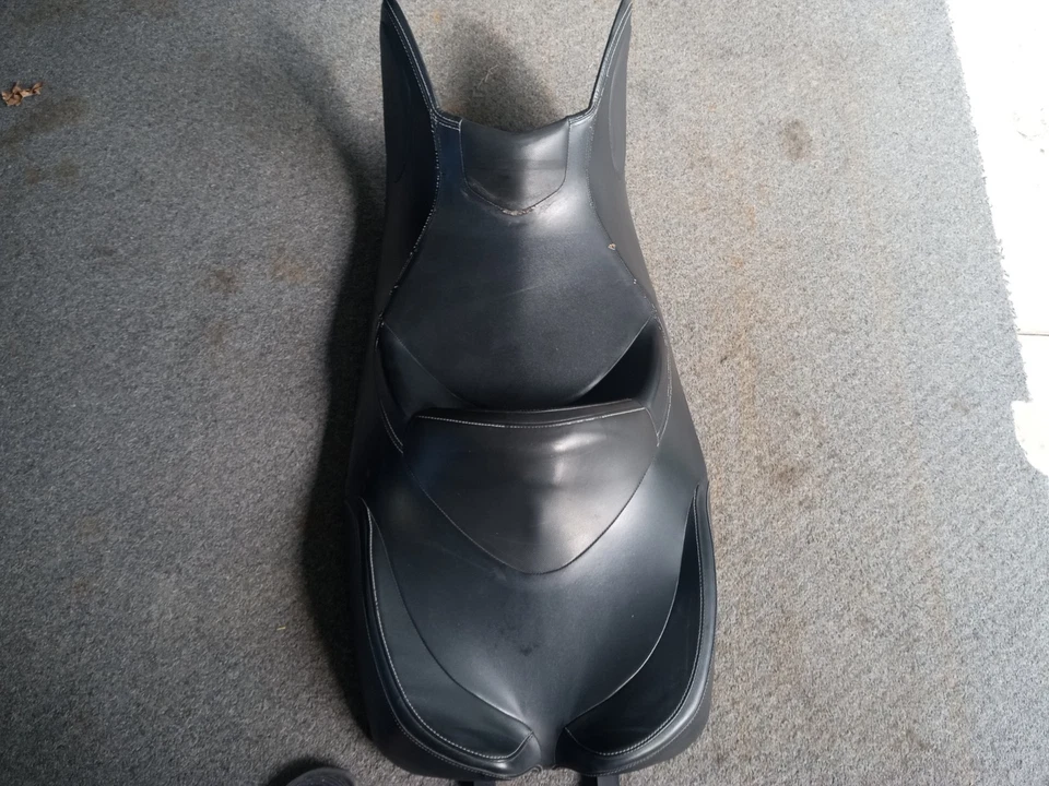 2014 Can Am Spyder Seat And Backrest - Image 2 of 3