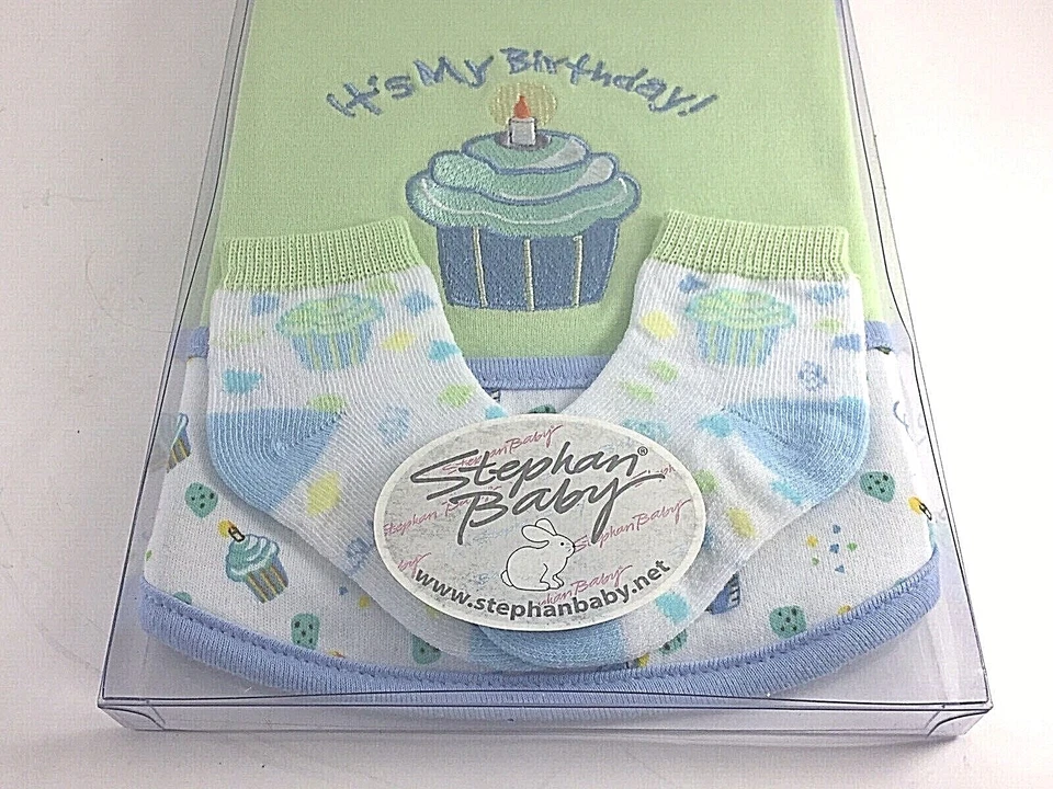 全新 Stephan Baby It's My Birthday 婴儿围兜和袜子 绿色 蓝色 盒子 礼品套装 — 第 3/4 张图片