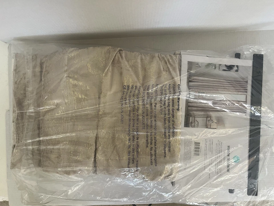 Par de paneles de pestañas traseras para tratamiento de ventanas metálicas Martha Stewart Monroe Foto 4 de 4