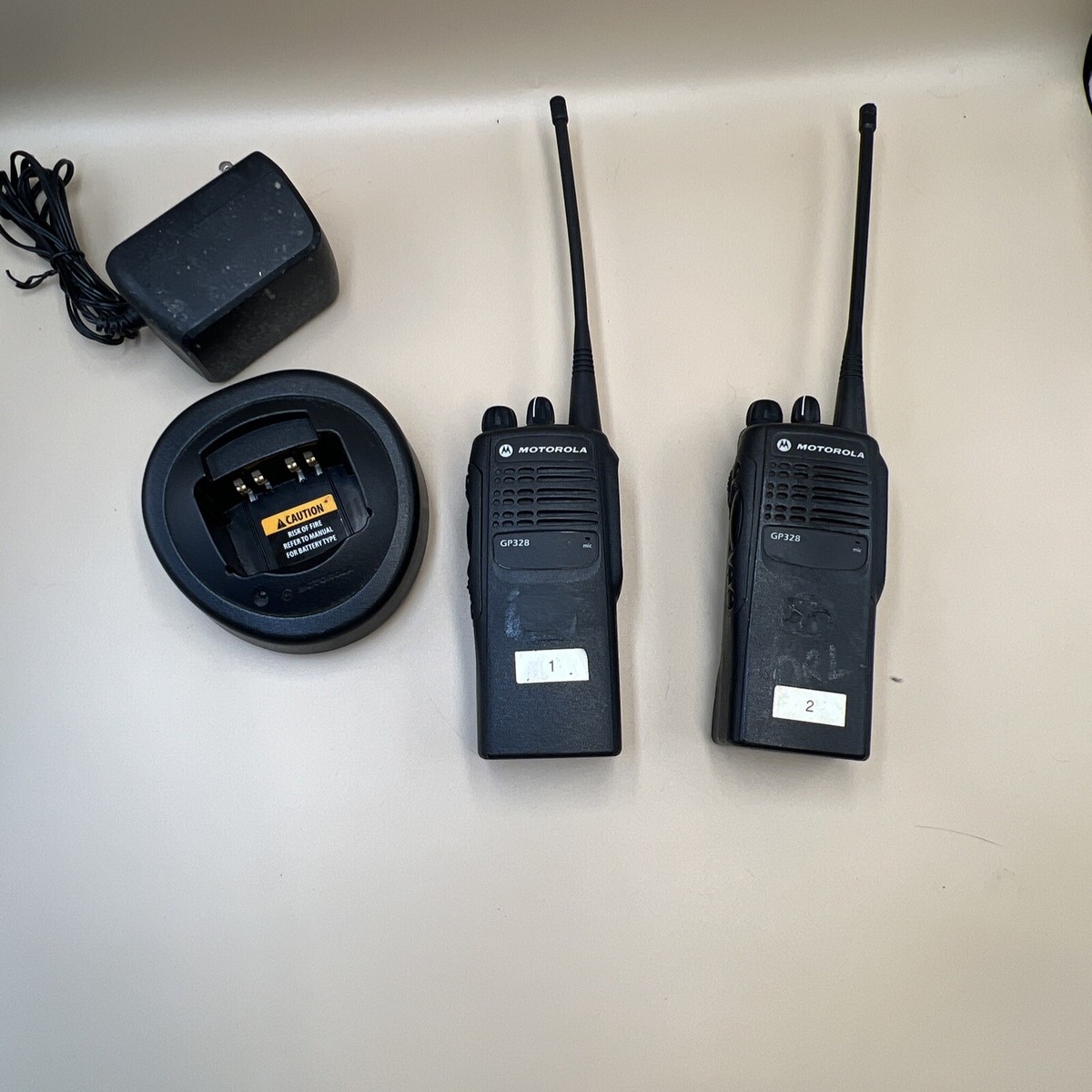 Motorola GP328 AZH25RDC9AA3 UHF (403 - 470 MHZ 16 channels Motorola GP328 AZH25RDC9AA3 UHF (403 - 470 MHZ 16 channels
