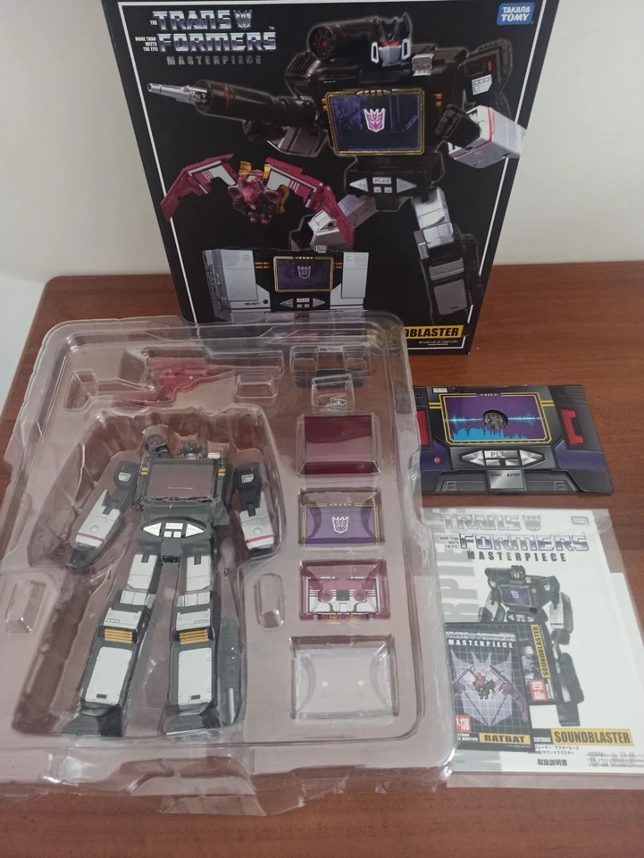 TRANSFORMERS MASTERPIECE MP-13B SOUNDBLASTER SOUNDWAVE + COIN TAKARA COME NUOVO - Immagine 2 di 4