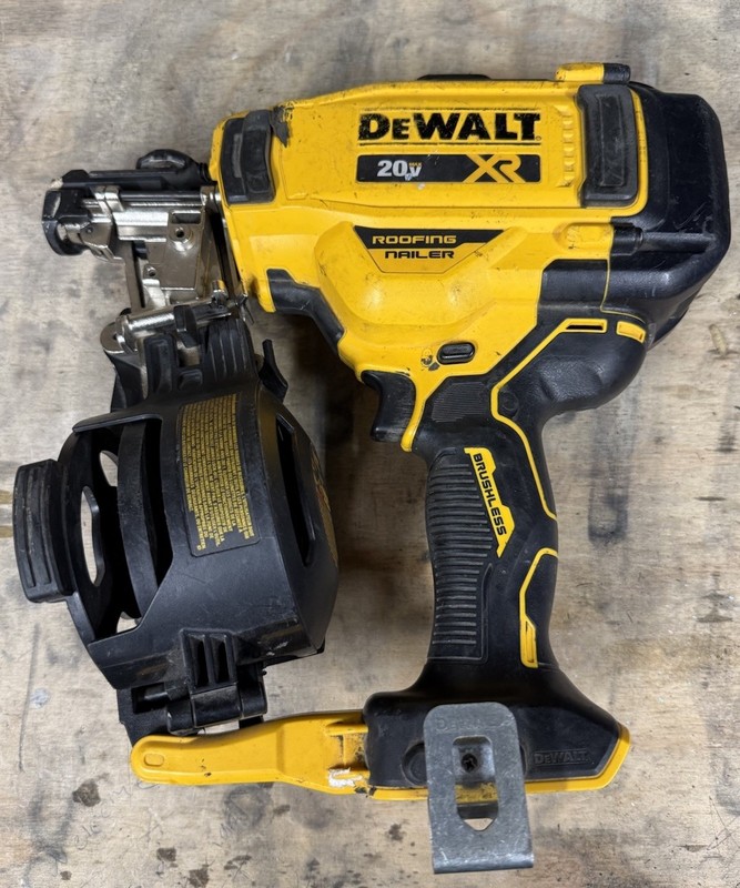 DeWalt DCN45RN 20v roofing nailer - For parts or repair ONLY!