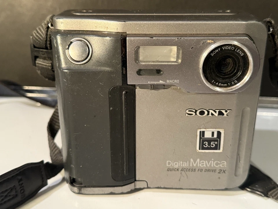 Sony Mavica MVC-FD7 Floppy Disk Digital camera 10x Zoom - Image 2 of 4