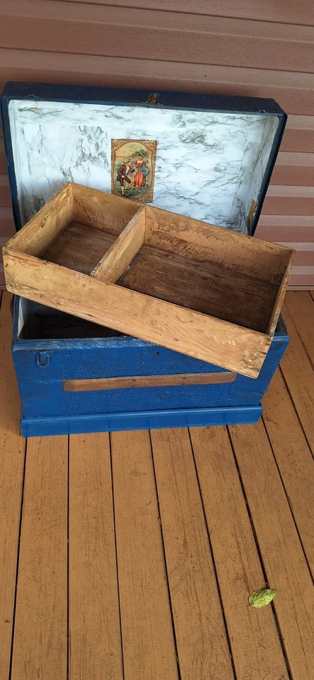 Baúl de viaje antiguo Foto 2 de 3