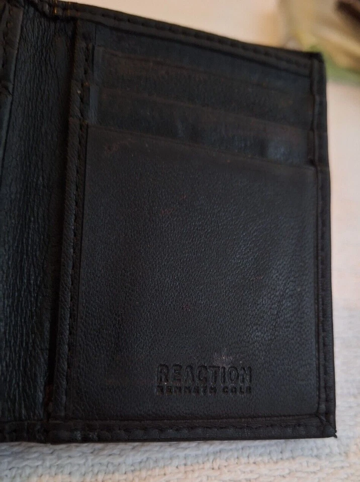 Kenneth Cole Reaction Unisex Trifold Wallet Black Leather - Image 4 of 4