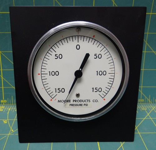 3 1/2" Moore Products Co. Receiver Gauge 3 - 15 psi CBM 1/4 NPT 6685-01-139-6453 - Picture 2 of 9