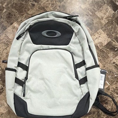 ## NWT Oakley Gearbox 5-Speed 24L Backpack - Stone Grey / Black