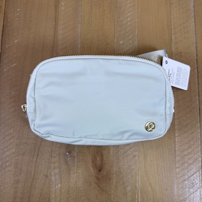 Lululemon Everywhere Belt Bag 1L - Vapor / Gold / White