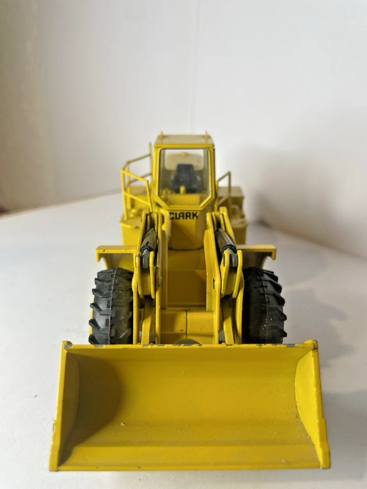 Conrad 2884 pala gommata Clark Michigan 125B gialla 1:50 senza scatola origin... - Immagine 3 di 4