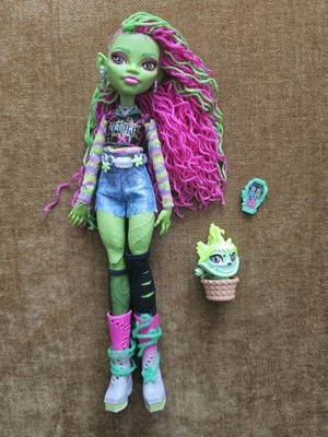 Monster High Venus McFlytrap Modepuppe Gen 3 mit Zubehör Mattel