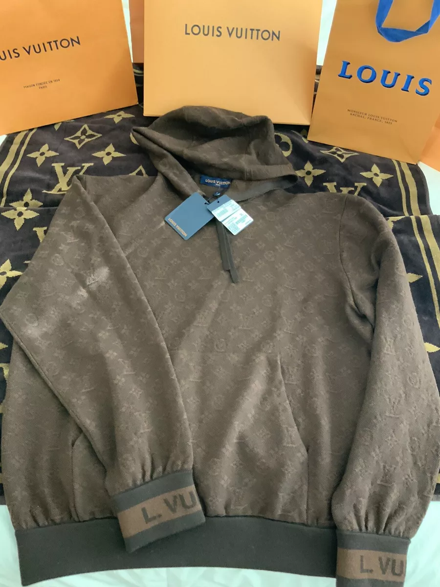 Louis Vuitton Monogram Circle Cut Hoodie, Men's Fashion, Coats, Jackets and  Outerwear on Carousell