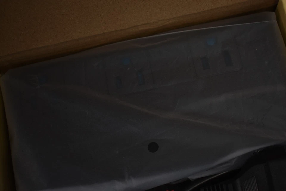 Bestek Universal Voltage Converter Step Down Transformer Adapter Combo Plug - Image 4 of 4