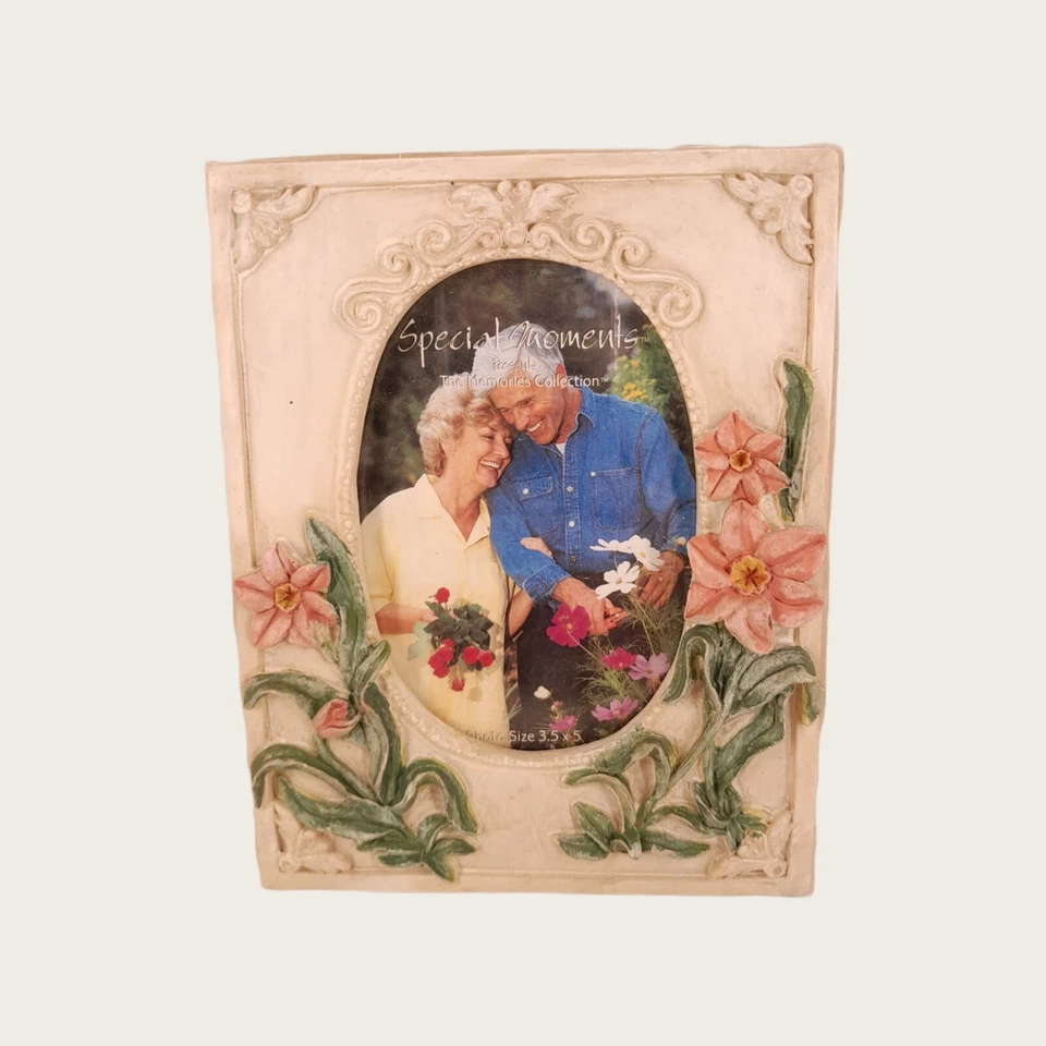 Juego de dos marcos de fotos de resina rosa crema detalle de flores blanco elevado floral Foto 2 de 3