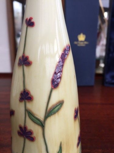 BNIB pair Old Tupton Ware 8.75" vases 1483 - Picture 11 of 12