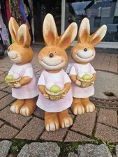 Große Osterhasen Figur mit Ei – Osterdeko Hase Mädchen Gartenfigur Frühling