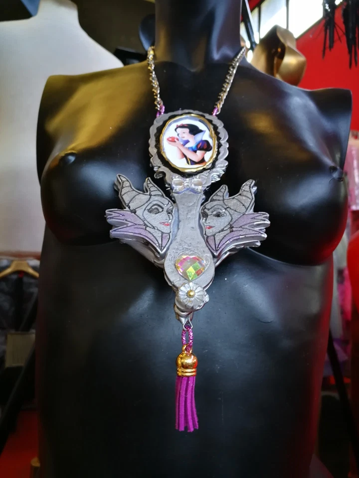 Snow White Witch Mirror Necklace Pendant Romantic Fantasy Fairy Tails Jewelery - Image 4 of 4