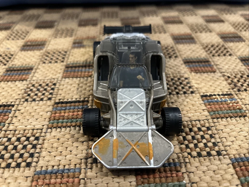 Coche abatible suelto Mattel Fast and Furious escala 1/55 con figura 2016 excelente estado... Foto 2 de 4