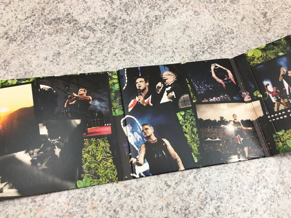 ROBBIE WILLIAMS SIGNED ‘UNDER THE RADAR VOL 2’ DELUXE CD SIGNED AUTOGRAPH RARE - Imagem 2 de 4