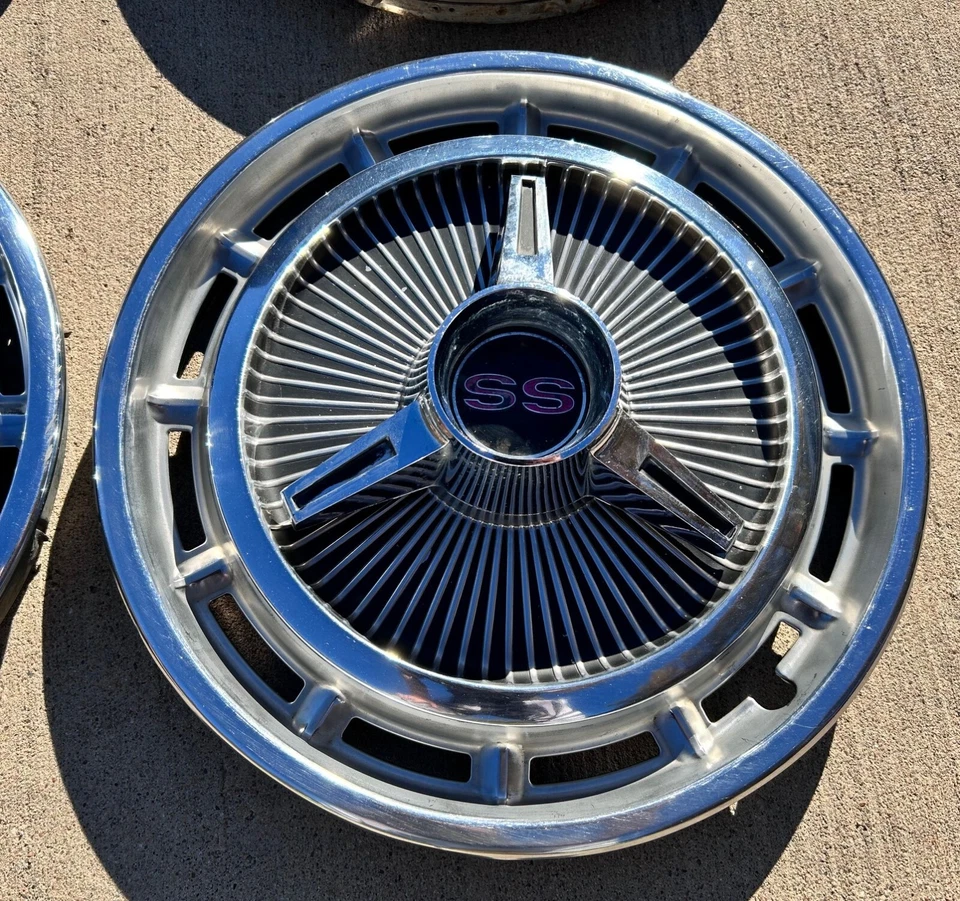 1965 1966 1967 Chevy Impala Nova SS TAPACUBOS LLANTA RUEDA GIRATORIA 14" JUEGO DE 4 Foto 3 de 4