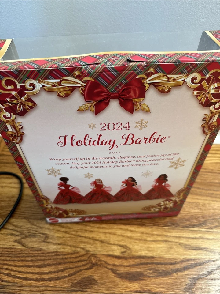 Barbie Signature 2024 Vacaciones Barbie Muñeca Marrón Claro Pelo Vestido a Cuadros Foto 2 de 2