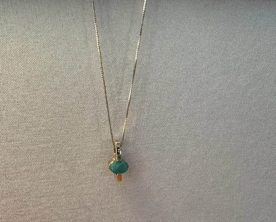 "Collar de oro amarillo de 14kt esmeralda genuina en cadena de caja de oro amarillo de 14kt" Foto 3 de 4