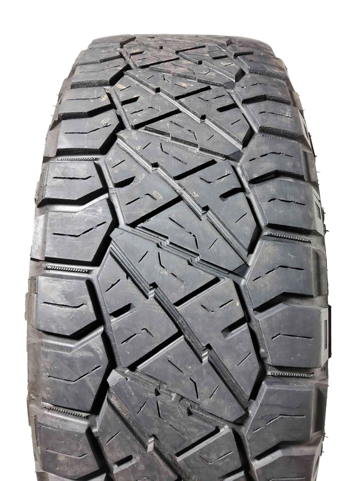 Pinza LT295/65R20 Nitto Ridge 129 Q usada 9/32nds Foto 2 de 4