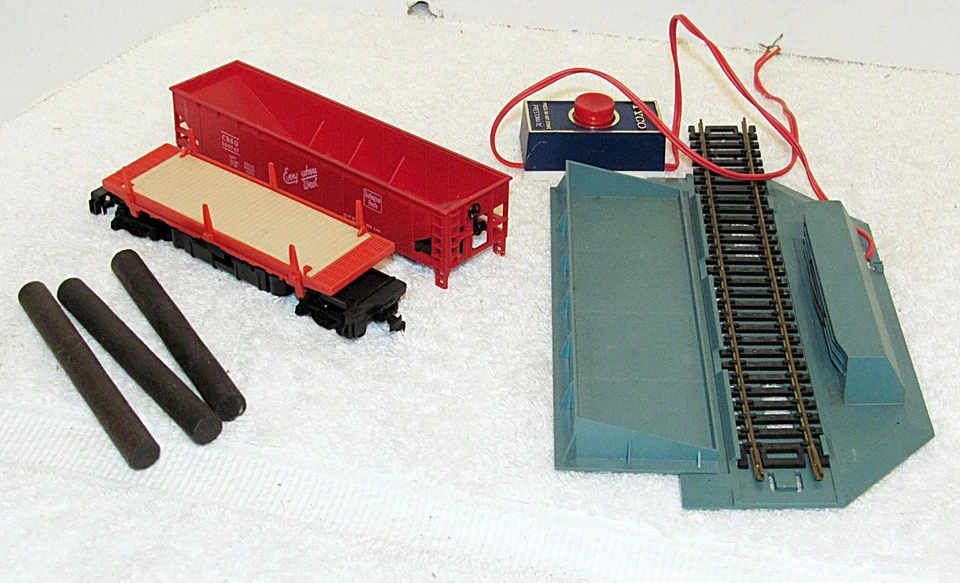 Tyco 16 HO Curved & 4 Straight W/Switch Track & Unloading Car & Track - Image 2 of 4