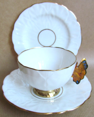 AYNSLEY CROCUS B1198 TEETASSE TRIO MIT SCHMETTERLINGSHENKEL UM 1930 (12049)