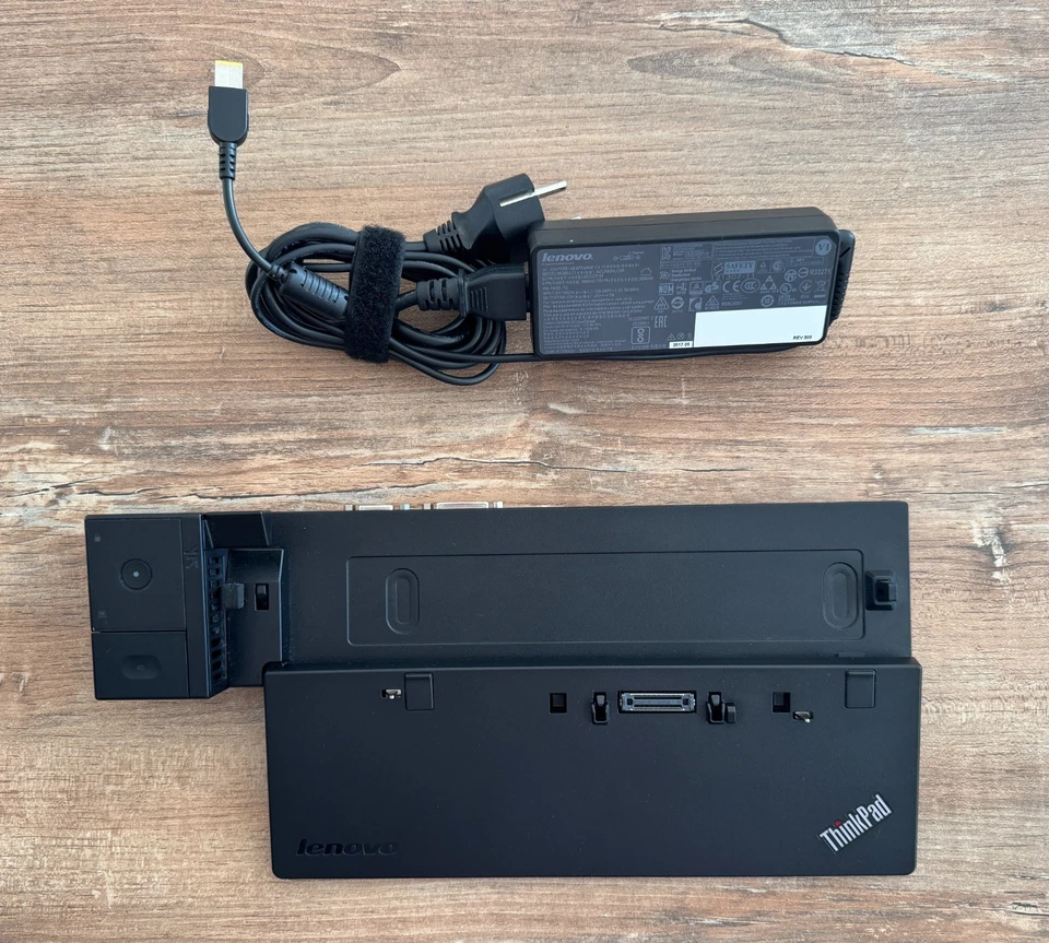 Lenovo ThinkPad Dockingstation Ultra Dock - Type 40A1 (T540 T550 T560 T570) - Photo 1/4
