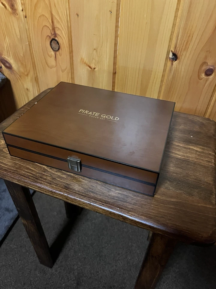 PIRATEGOLD Pirate Themed Metal Poker Chip Set 300pc for Texas Hold’Em - Image 3 of 4