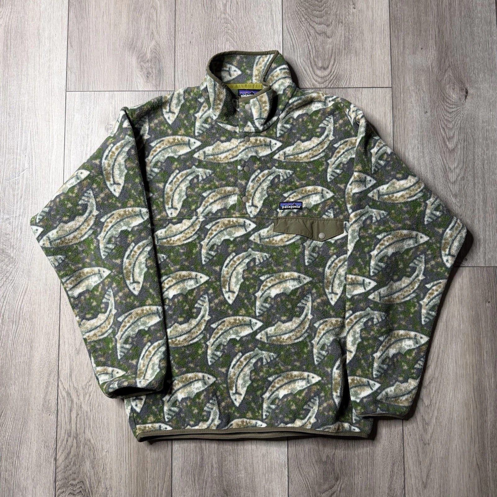 Patagonia Men's M Synchilla Snap-T Pullover Leaping Industrial Green Fish Trout